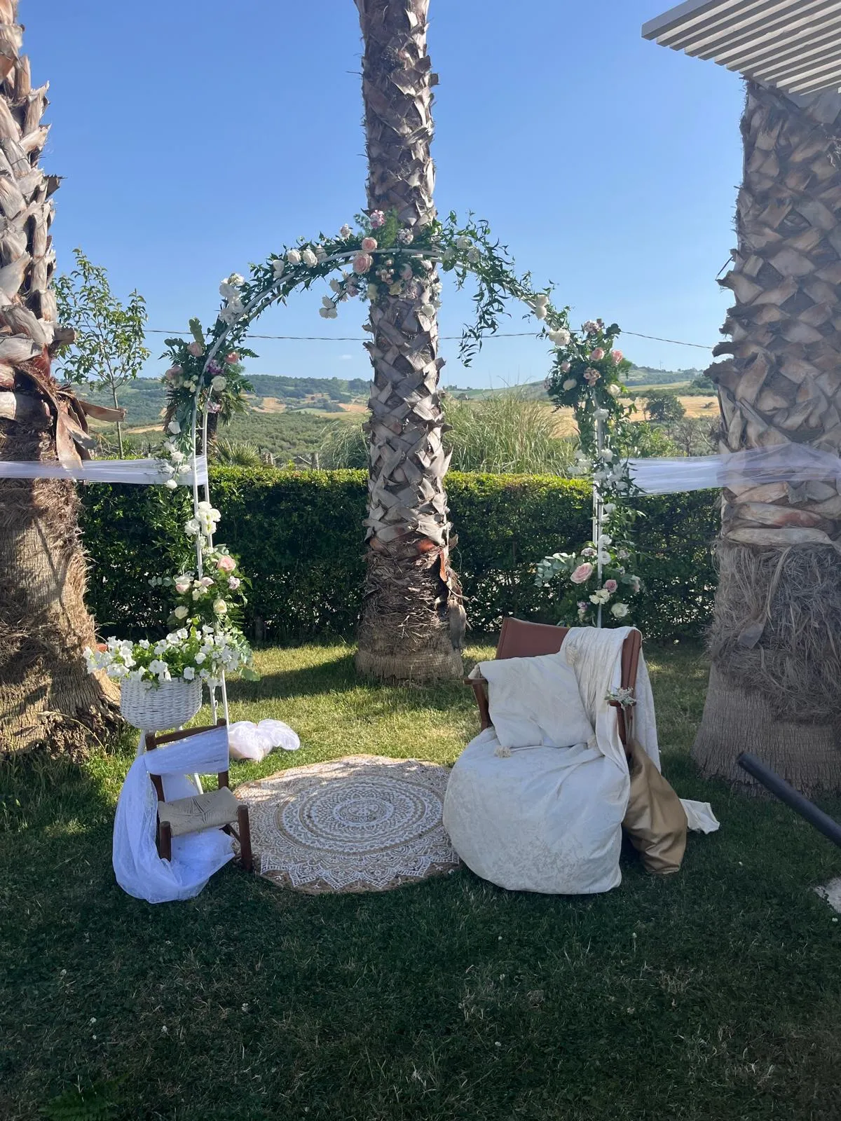 Elegante macchina per matrimoni